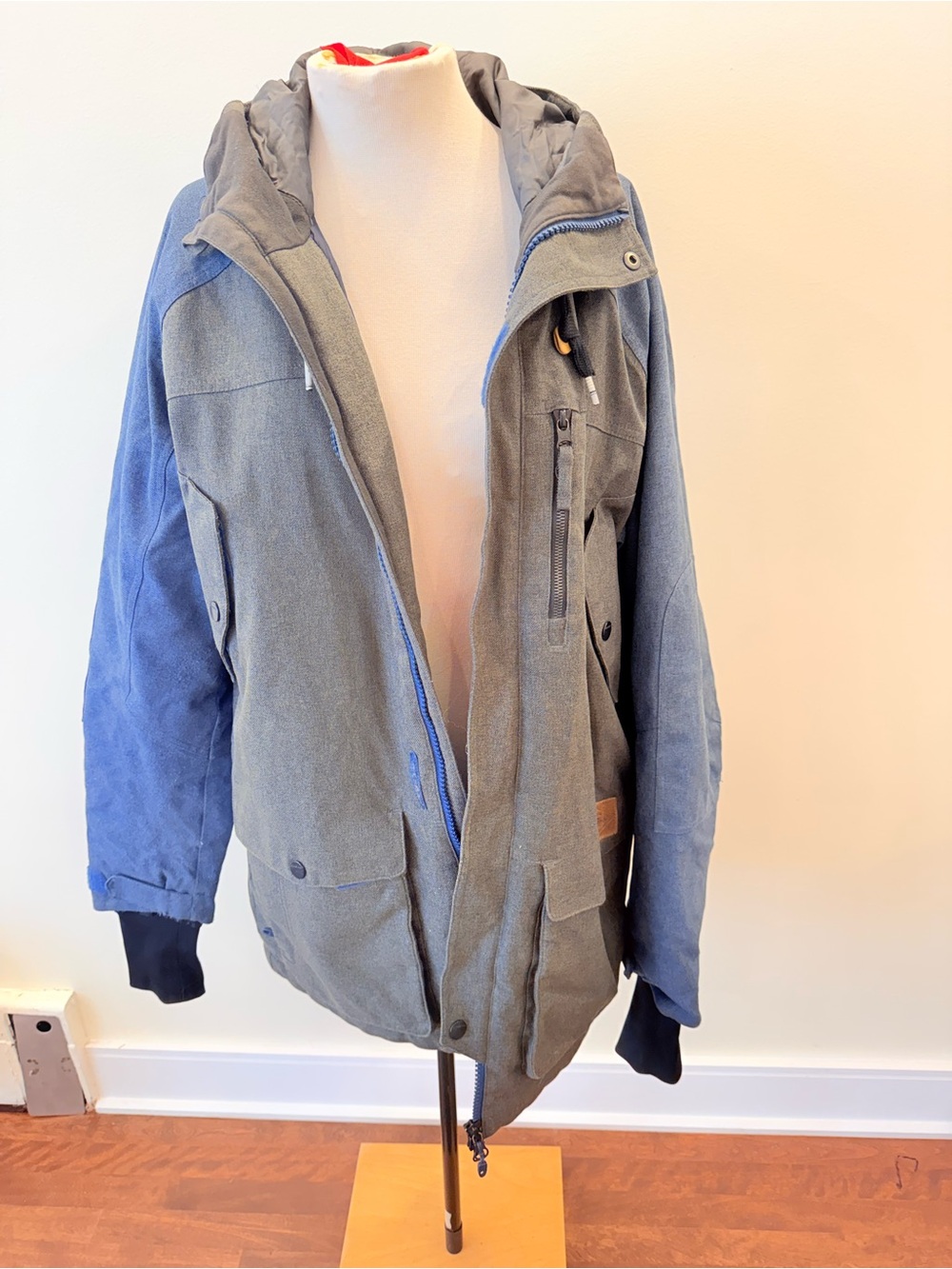O'Neill Men's Two-Tone Hooded Puffer Jacket in Gray and Blue - no sizing